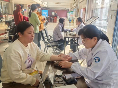 扁鹊精神暖经开，中医服务送健康——邹平市中医院志愿者服务队深入经开区开展义诊活动